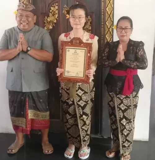 バリ州教育省認定証取得（写真）