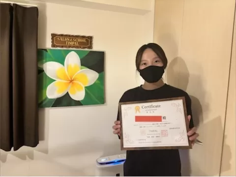 Certificate（バリニーズ技術資格）を受け取った生徒さん